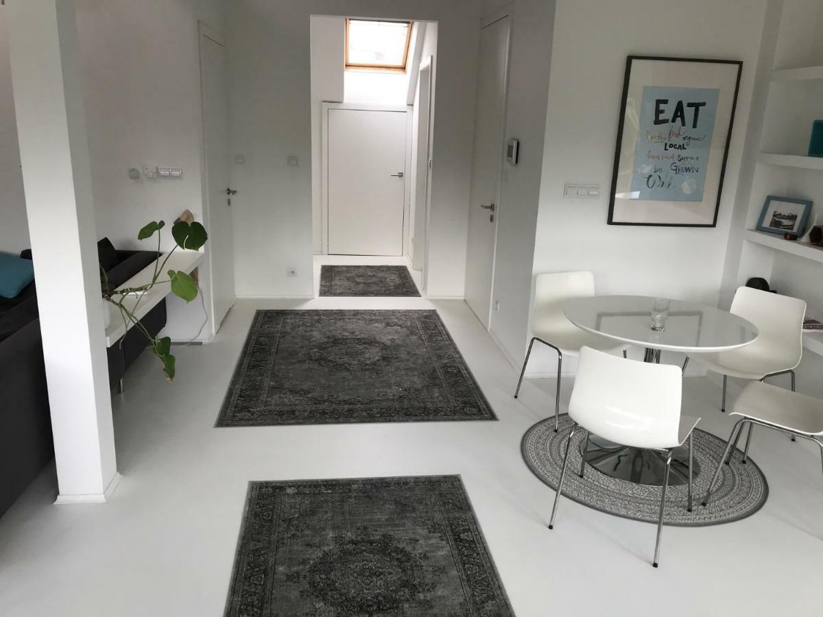Loft 85 M2 Wilanow Krolewski Self Checkin Warschau Buitenkant foto
